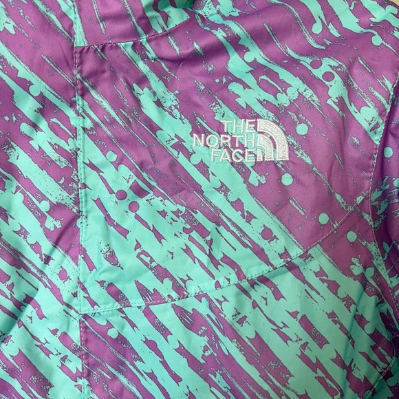 SOLD - North face rain jacket - Picture 2 of 3